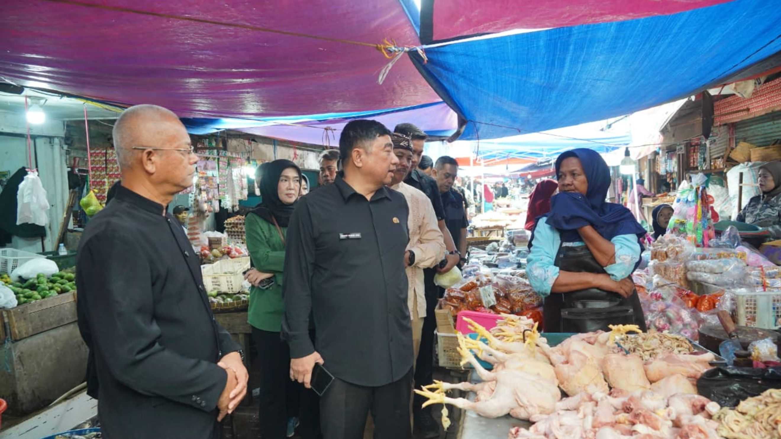 Bupati Garut Pantau Stok Bapokting di Pasar Ciawitali Jelang Ramadan